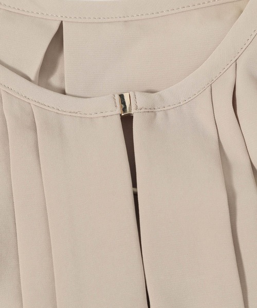 LEPSIM(レプシィム)の「メタルパーツ付きタックブラウス 162428(シャツ/ブラウス・レディース・オフホワイト/ブルー/グレイッシュベージュ・MEDIUM/LARGE)」の17枚目の写真