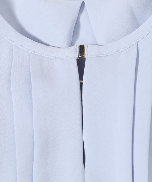 LEPSIM(レプシィム)の「メタルパーツ付きタックブラウス 162428(シャツ/ブラウス・レディース・オフホワイト/ブルー/グレイッシュベージュ・MEDIUM/LARGE)」の7枚目の写真