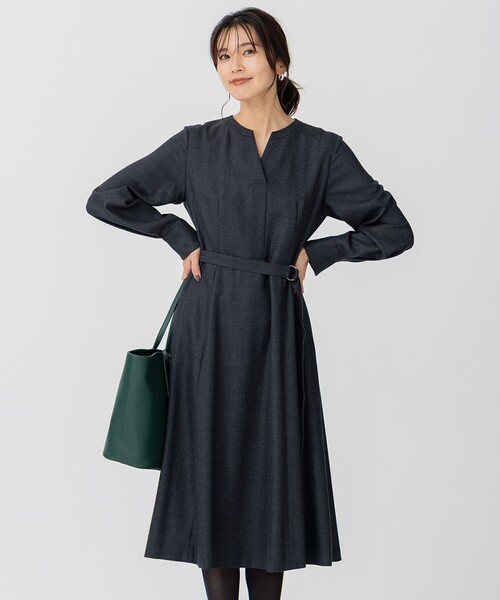 23区(ニジュウサンク)の「ウールジョーゼット フィットアンドフレア ワンピース(ワンピース・レディース・ダークブラウン系/グレー系/ネイビー系・36/38/40)」の2枚目の写真