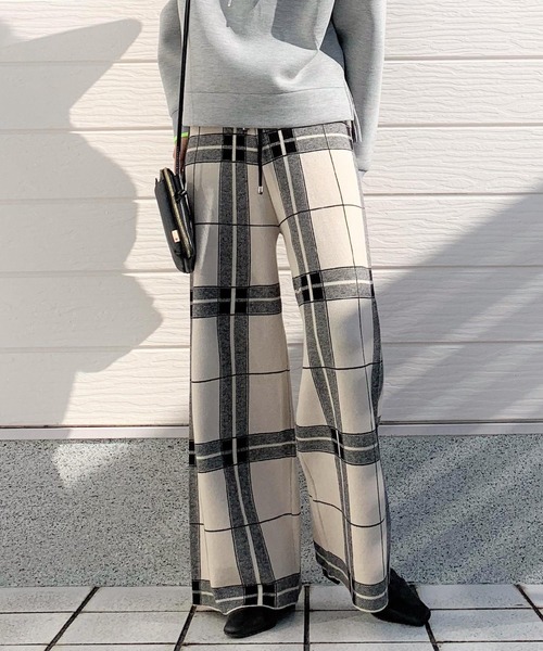 Q(キュー)の「チェックニットパンツ(その他パンツ・レディース・ホワイト系その他/ライトグレー・MEDIUM)」の2枚目の写真