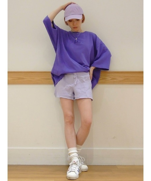 GAP(ギャップ)の「ミニGAPロゴ オーバーサイズTシャツ(ユニセックス)(Tシャツ/カットソー・メンズ・ブルー系その他/ネイビー/ホワイト/ブラウン系その他/ライラック/ブラック・XS/S/M/L/XL/XXS)」の13枚目の写真