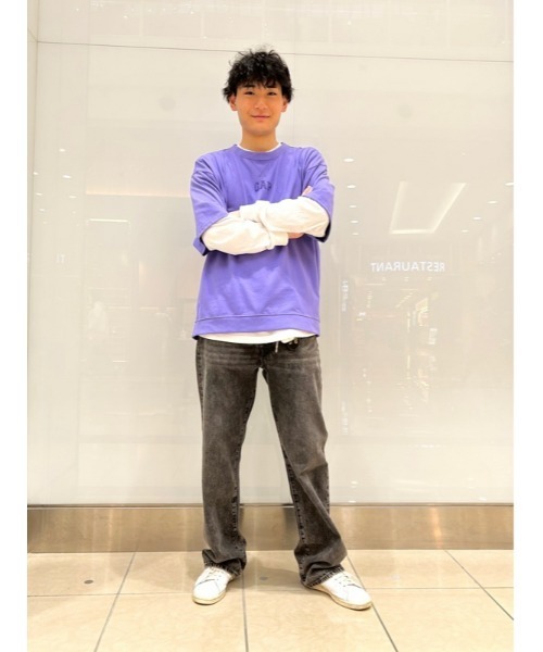 GAP(ギャップ)の「ミニGAPロゴ オーバーサイズTシャツ(ユニセックス)(Tシャツ/カットソー・メンズ・ブルー系その他/ネイビー/ホワイト/ブラウン系その他/ライラック/ブラック・XS/S/M/L/XL/XXS)」の14枚目の写真