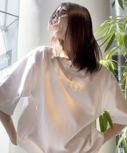 GAP(ギャップ)の「ミニGAPロゴ オーバーサイズTシャツ(ユニセックス)(Tシャツ/カットソー・メンズ・ブルー系その他/ネイビー/ホワイト/ブラウン系その他/ライラック/ブラック・XS/S/M/L/XL/XXS)」の11枚目の写真