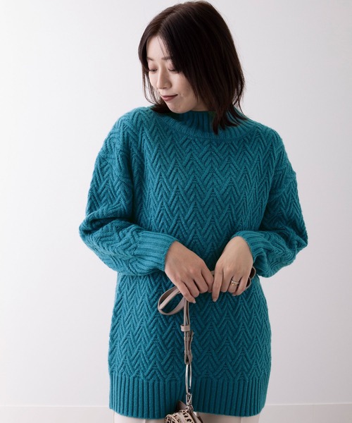 BELLUNA PLUS（ベルーナ）の「ヘリンボン柄ハイネックニットプルオーバー（ニット/セーター・レディース・ブラック/ブルー/パープル・MEDIUM/LARGE/X-LARGE）」の2枚目の写真