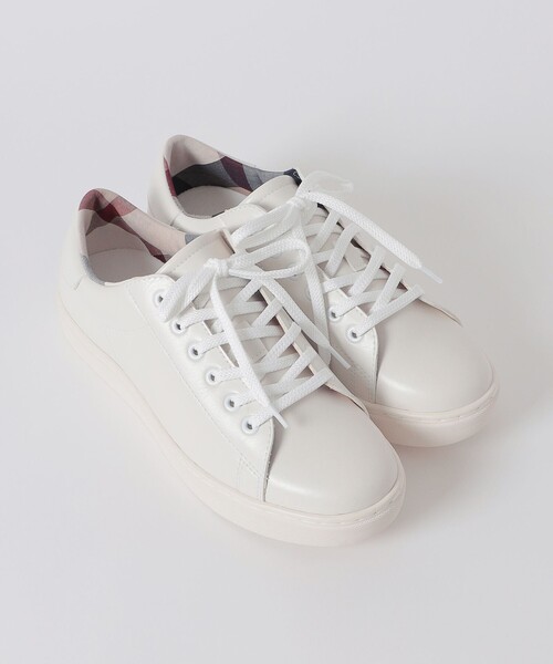 BLUE LABEL CRESTBRIDGE（ブルーレーベルクレストブリッジ）の「ベーシックホワイトスニーカー（スニーカー・レディース・ホワイト・M/S）」の3枚目の写真