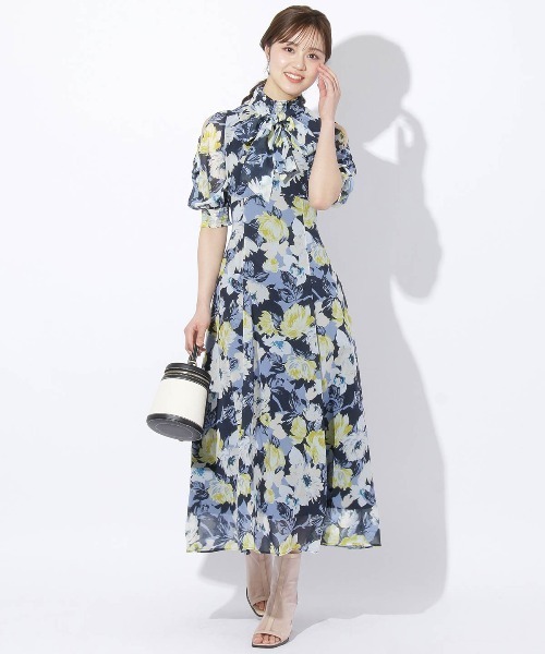 【美品】And couture シャドーリーフプリントワンピース AND COUTURE（アンドクチュール）の「シャドーリーフプリント