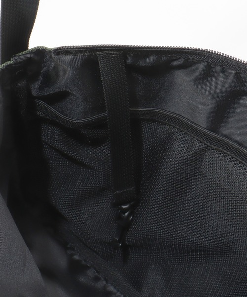 UNIVERSAL OVERALL（ユニバーサルオーバーオール）の「UNIVERSAL OVERALL ユニバーサルオーバーオール 撥水サコッシュ（ショルダーバッグ・メンズ・ブラック/オリーブ/ベージュ・FREE）」の7枚目の写真