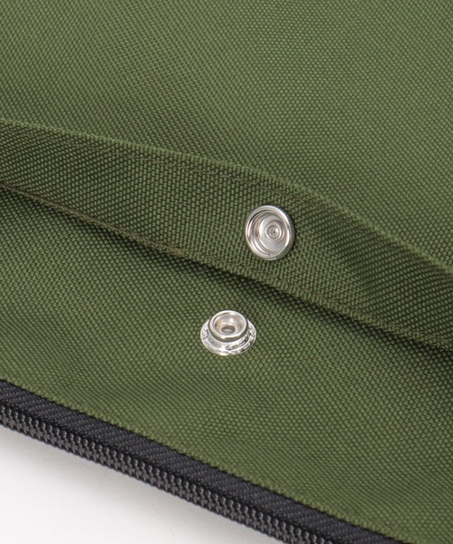 UNIVERSAL OVERALL（ユニバーサルオーバーオール）の「UNIVERSAL OVERALL ユニバーサルオーバーオール 撥水サコッシュ（ショルダーバッグ・メンズ・ブラック/オリーブ/ベージュ・FREE）」の6枚目の写真