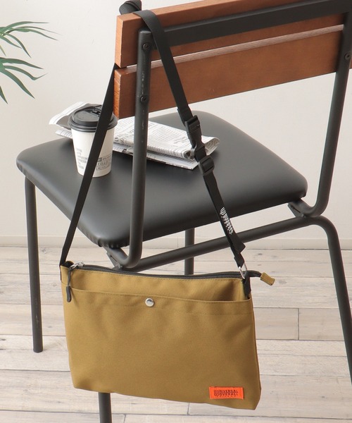 UNIVERSAL OVERALL（ユニバーサルオーバーオール）の「UNIVERSAL OVERALL ユニバーサルオーバーオール 撥水サコッシュ（ショルダーバッグ・メンズ・ブラック/オリーブ/ベージュ・FREE）」の21枚目の写真