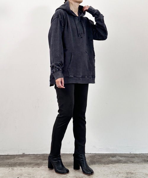COMMON WARE（コモンウェアー）の「COMMONWARE:裏毛硫化染め ダメージスウェットパーカ（パーカー・レディース・ブラック/レッド/ベージュ・L/XL/M）」の7枚目の写真