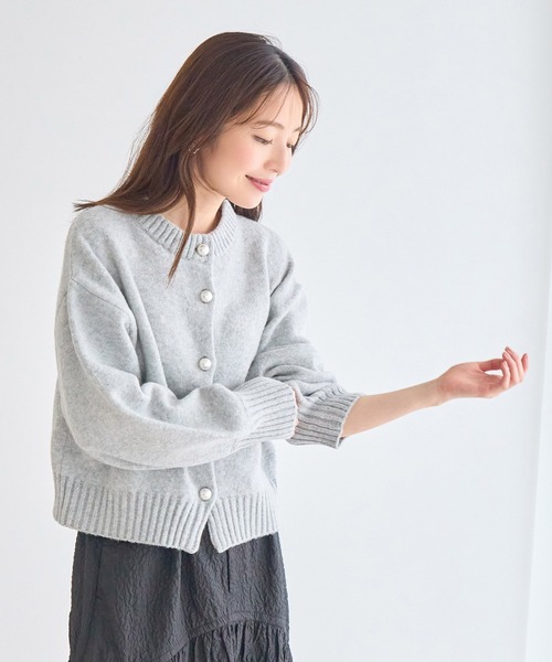 VIS（ビス）の「【シリーズ累計販売数3万点超え！】BIGパール釦カーディガン【新色】【洗える】（カーディガン/ボレロ・レディース・ピンク系その他/グレー/ブラック/ダークグリーン/ベージュ系その他3/ベージュ系その他2/ピンク/ホワイト系その他2・FREE）」の18枚目の写真