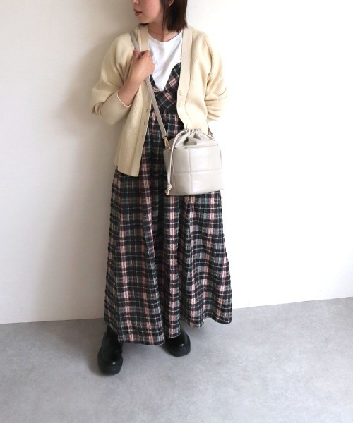 MIAN (ミアン)の「キルティング巾着ショルダーバッグ(ショルダーバッグ・レディース・ブラック/ライトベージュ/グレー・FREE)」の4枚目の写真