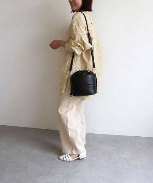 MIAN (ミアン)の「キルティング巾着ショルダーバッグ(ショルダーバッグ・レディース・ブラック/ライトベージュ/グレー・FREE)」の7枚目の写真
