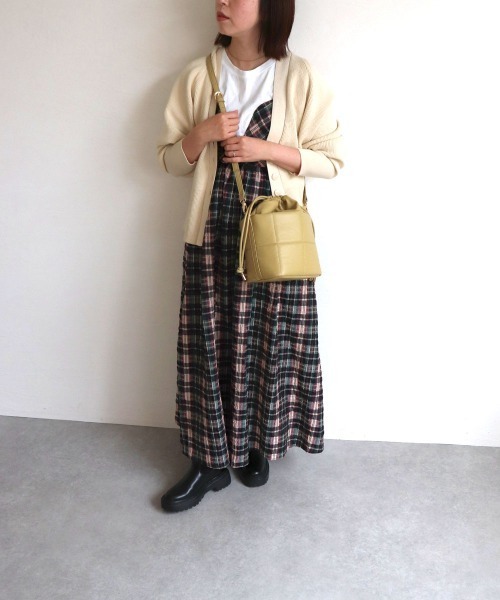 MIAN (ミアン)の「キルティング巾着ショルダーバッグ(ショルダーバッグ・レディース・ブラック/ライトベージュ/グレー・FREE)」の10枚目の写真