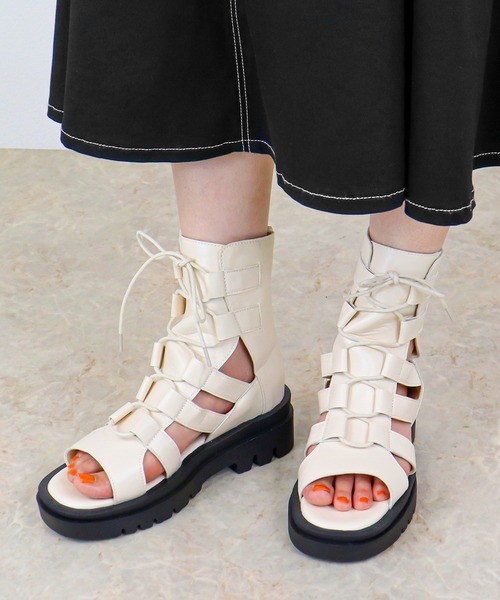 LOVEHUNTER（ラブハンター）の「+5cm 軽量厚底 バックジップ グラディエーター レースアップ ブーツサンダル（サンダル・レディース・ブラック/アイボリー・S/M/3L/L/LL）」の3枚目の写真