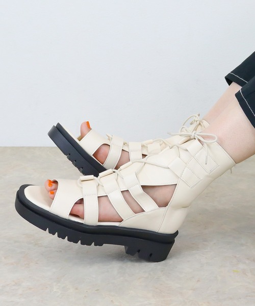 LOVEHUNTER（ラブハンター）の「+5cm 軽量厚底 バックジップ グラディエーター レースアップ ブーツサンダル（サンダル・レディース・ブラック/アイボリー・S/M/3L/L/LL）」の4枚目の写真
