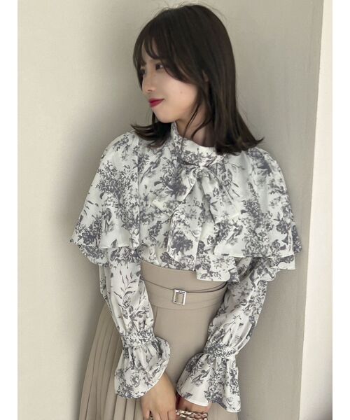 dazzlin（ダズリン）の「グロッシーケープフリルタイブラウス（シャツ/ブラウス・レディース・イエロー/ピンク/アイボリー/グレー・FREE）」の5枚目の写真