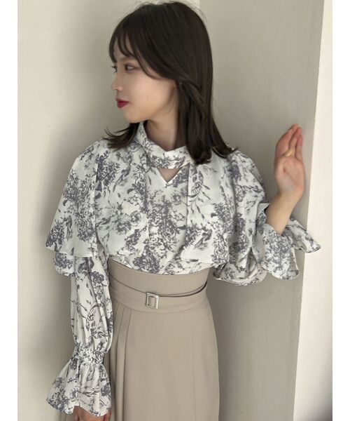 dazzlin（ダズリン）の「グロッシーケープフリルタイブラウス（シャツ/ブラウス・レディース・イエロー/ピンク/アイボリー/グレー・FREE）」の8枚目の写真