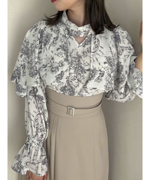 dazzlin（ダズリン）の「グロッシーケープフリルタイブラウス（シャツ/ブラウス・レディース・イエロー/ピンク/アイボリー/グレー・FREE）」の9枚目の写真