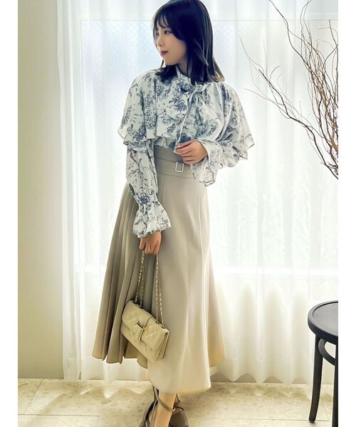 dazzlin（ダズリン）の「グロッシーケープフリルタイブラウス（シャツ/ブラウス・レディース・イエロー/ピンク/アイボリー/グレー・FREE）」の10枚目の写真