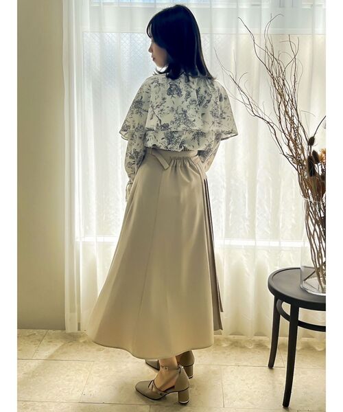 dazzlin（ダズリン）の「グロッシーケープフリルタイブラウス（シャツ/ブラウス・レディース・イエロー/ピンク/アイボリー/グレー・FREE）」の11枚目の写真