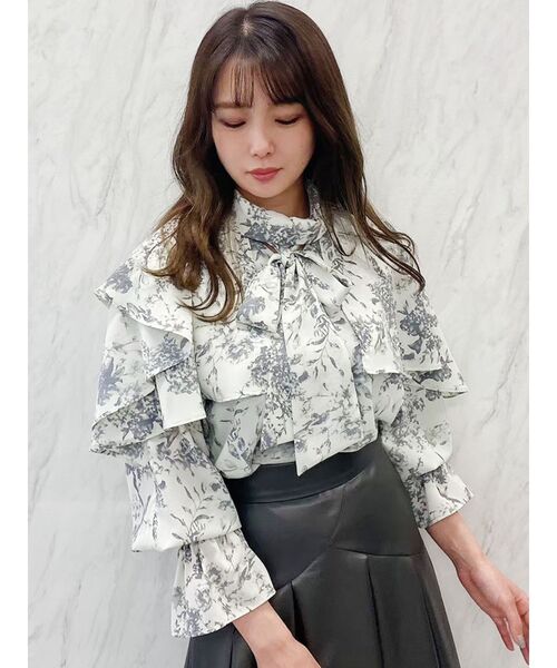 dazzlin（ダズリン）の「グロッシーケープフリルタイブラウス（シャツ/ブラウス・レディース・イエロー/ピンク/アイボリー/グレー・FREE）」の13枚目の写真