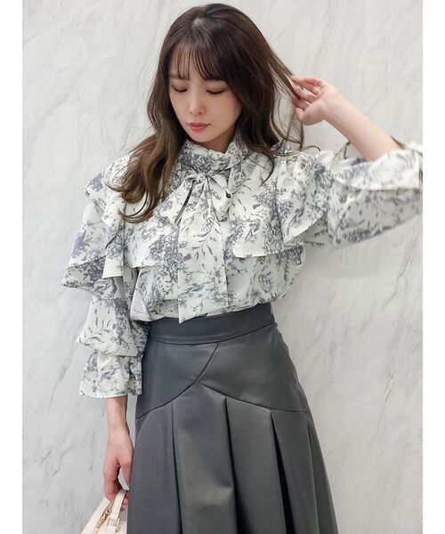 dazzlin（ダズリン）の「グロッシーケープフリルタイブラウス（シャツ/ブラウス・レディース・イエロー/ピンク/アイボリー/グレー・FREE）」の14枚目の写真