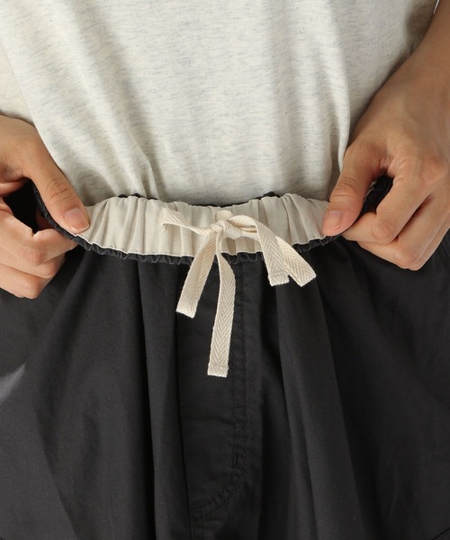 niko and...（ニコアンド）の「ストリングカーゴフレアスカート（スカート・レディース・アイボリー/チャコール/カーキ・LARGE/MEDIUM）」の18枚目の写真