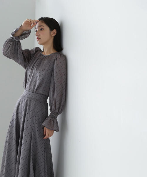 NATURAL BEAUTY BASIC（ナチュラルビューティーベーシック）の「◇フロッキードットブラウス＆スカート（シャツ/ブラウス・レディース・ブラウン系その他/ピンク系その他/グレー系その他・SMALL/MEDIUM）」の4枚目の写真