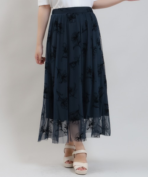 ASTORIA ODIER（アストリアオディール）の「花柄フロッキーチュールスカート（スカート・レディース・アイボリー/ネイビー・MEDIUM）」の9枚目の写真