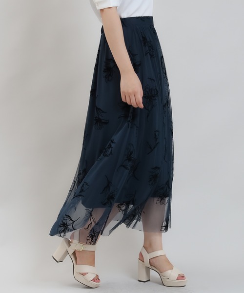 ASTORIA ODIER（アストリアオディール）の「花柄フロッキーチュールスカート（スカート・レディース・アイボリー/ネイビー・MEDIUM）」の10枚目の写真