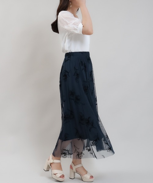 ASTORIA ODIER（アストリアオディール）の「花柄フロッキーチュールスカート（スカート・レディース・アイボリー/ネイビー・MEDIUM）」の15枚目の写真