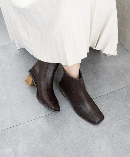 Fabby fabby(ファビィーファビィー)の「ローヒールモカショートブーツ(ブーツ・レディース・ブラウン/ベージュ/ブラック・LARGE/MEDIUM/SMALL)」の1枚目の写真