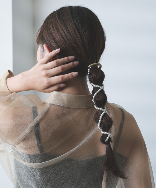 Kana（カナ）の「メタル ヘアカフ付き パール ワイヤー ポニー 結婚式 お呼ばれ オケージョン（ヘアピン・レディース・ゴールド・フリー）」の7枚目の写真