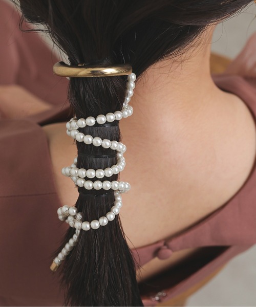 Kana（カナ）の「メタル ヘアカフ付き パール ワイヤー ポニー 結婚式 お呼ばれ オケージョン（ヘアピン・レディース・ゴールド・フリー）」の3枚目の写真