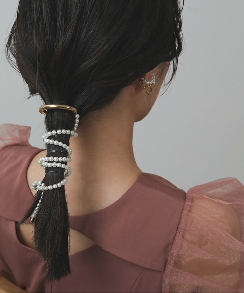 Kana（カナ）の「メタル ヘアカフ付き パール ワイヤー ポニー 結婚式 お呼ばれ オケージョン（ヘアピン・レディース・ゴールド・フリー）」の4枚目の写真