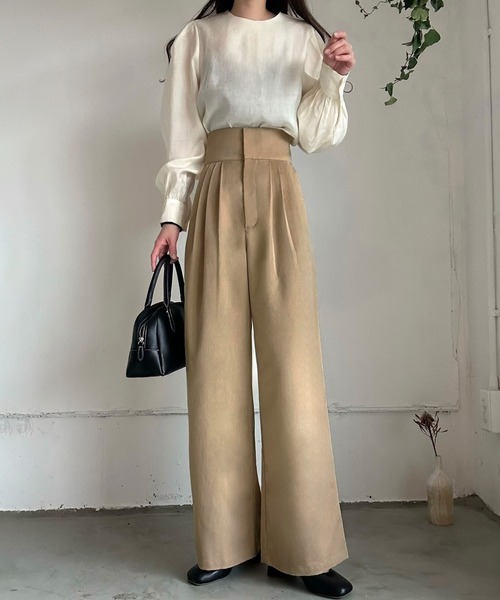 LAUIR(ラウアー)の「ハイウエストタックストレートパンツ(スラックス・レディース・ベージュ/ブラウン系その他/ブラック・LARGE/MEDIUM)」の3枚目の写真