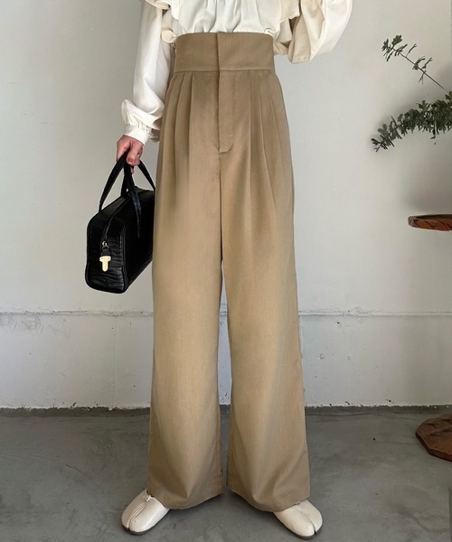 LAUIR(ラウアー)の「ハイウエストタックストレートパンツ(スラックス・レディース・ベージュ/ブラウン系その他/ブラック・LARGE/MEDIUM)」の12枚目の写真