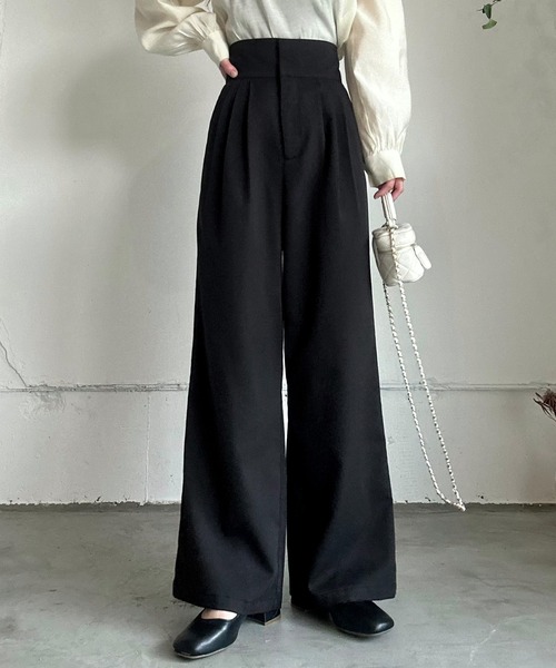 LAUIR(ラウアー)の「ハイウエストタックストレートパンツ(スラックス・レディース・ベージュ/ブラウン系その他/ブラック・LARGE/MEDIUM)」の6枚目の写真