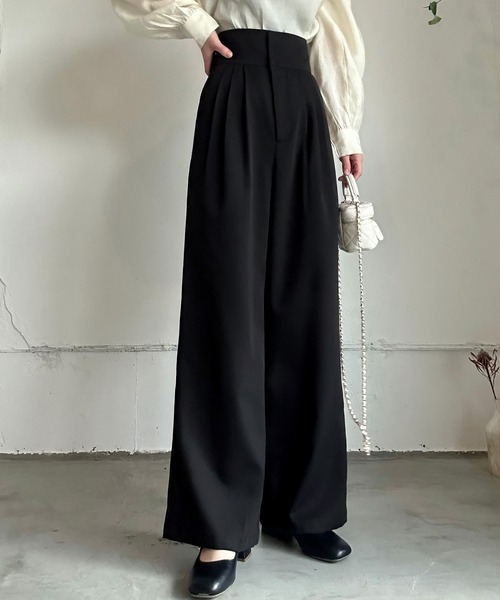 LAUIR(ラウアー)の「ハイウエストタックストレートパンツ(スラックス・レディース・ベージュ/ブラウン系その他/ブラック・LARGE/MEDIUM)」の7枚目の写真