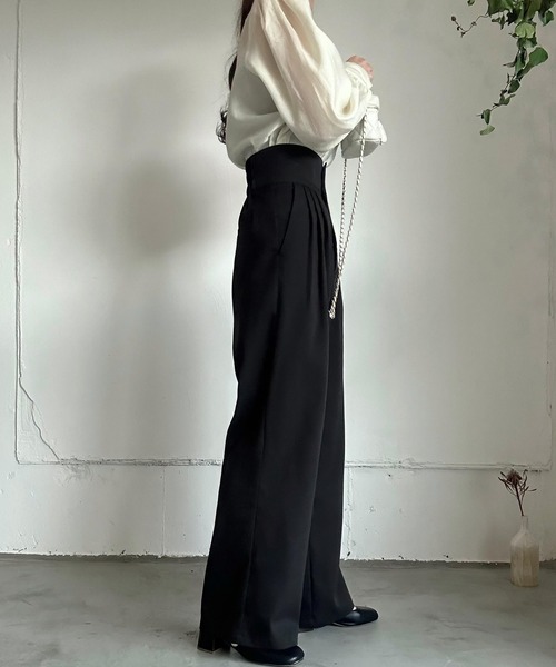 LAUIR(ラウアー)の「ハイウエストタックストレートパンツ(スラックス・レディース・ベージュ/ブラウン系その他/ブラック・LARGE/MEDIUM)」の8枚目の写真