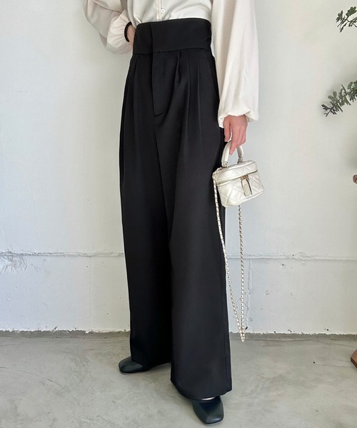 LAUIR(ラウアー)の「ハイウエストタックストレートパンツ(スラックス・レディース・ベージュ/ブラウン系その他/ブラック・LARGE/MEDIUM)」の11枚目の写真