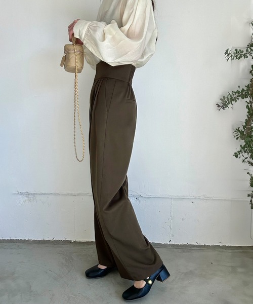 LAUIR(ラウアー)の「ハイウエストタックストレートパンツ(スラックス・レディース・ベージュ/ブラウン系その他/ブラック・LARGE/MEDIUM)」の18枚目の写真