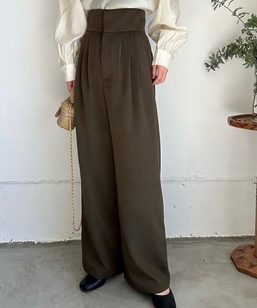 LAUIR(ラウアー)の「ハイウエストタックストレートパンツ(スラックス・レディース・ベージュ/ブラウン系その他/ブラック・LARGE/MEDIUM)」の19枚目の写真