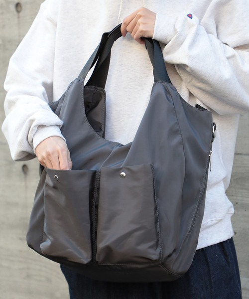 MAISON CLUB（メゾンクラブ）の「【MAISON CLUB】マルチ収納2WAYナイロントート ショルダーバッグ KNF037（ショルダーバッグ・メンズ・グレー/ダークグレー/ブラック・FREE）」の3枚目の写真