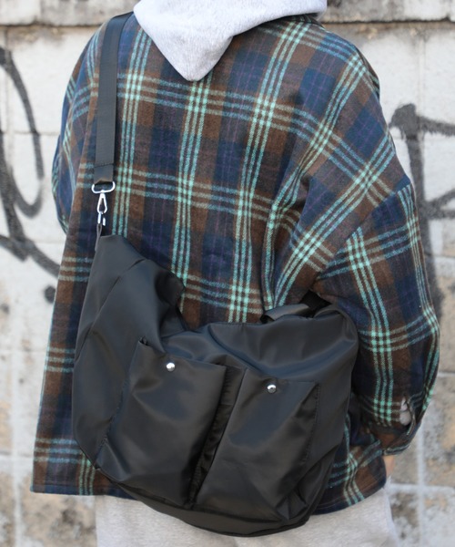 MAISON CLUB（メゾンクラブ）の「【MAISON CLUB】マルチ収納2WAYナイロントート ショルダーバッグ KNF037（ショルダーバッグ・メンズ・グレー/ダークグレー/ブラック・FREE）」の22枚目の写真