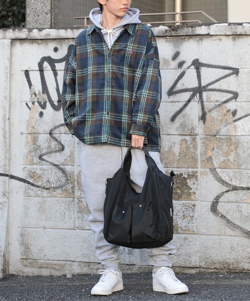 MAISON CLUB（メゾンクラブ）の「【MAISON CLUB】マルチ収納2WAYナイロントート ショルダーバッグ KNF037（ショルダーバッグ・メンズ・グレー/ダークグレー/ブラック・FREE）」の10枚目の写真