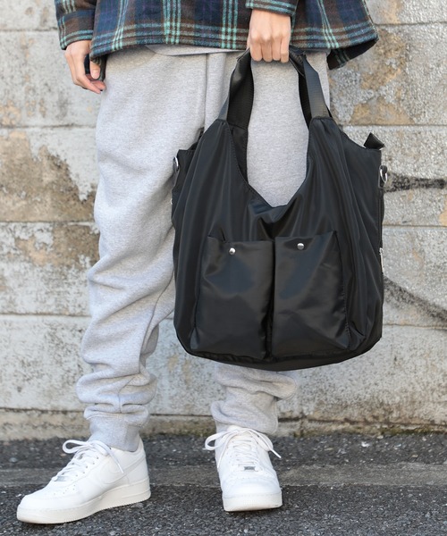 MAISON CLUB（メゾンクラブ）の「【MAISON CLUB】マルチ収納2WAYナイロントート ショルダーバッグ KNF037（ショルダーバッグ・メンズ・グレー/ダークグレー/ブラック・FREE）」の11枚目の写真