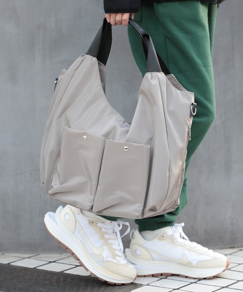 MAISON CLUB（メゾンクラブ）の「【MAISON CLUB】マルチ収納2WAYナイロントート ショルダーバッグ KNF037（ショルダーバッグ・メンズ・グレー/ダークグレー/ブラック・FREE）」の13枚目の写真