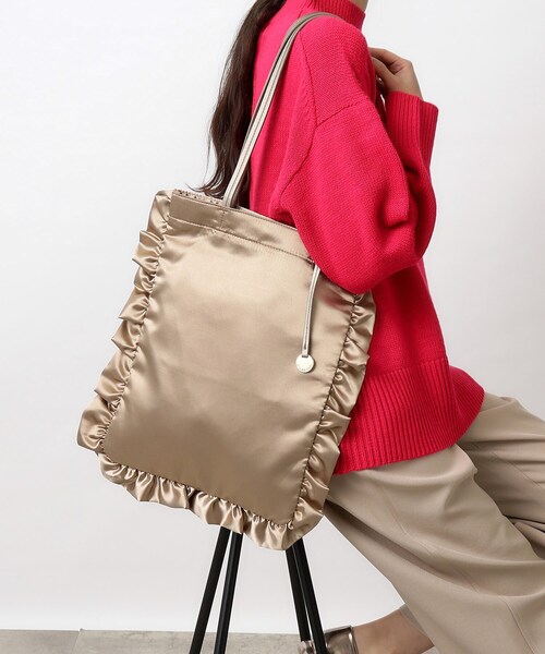 OPAQUE.CLIP（オペークドットクリップ）の「◆【軽量/A4収納可】フリルサテントートバッグ/セレモニー対応（トートバッグ・レディース・ブラック/ベージュ・00）」の3枚目の写真